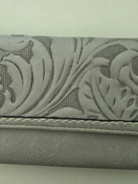B.O.C. Women's Embossed Floral Clutch Wallet in Light Gray